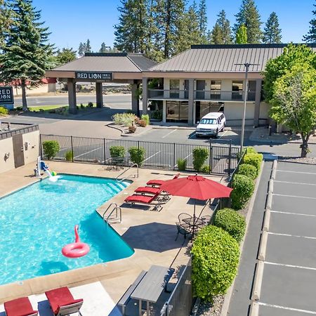 Red Lion Inn & Suites Deschutes River - Бенд Экстерьер фото
