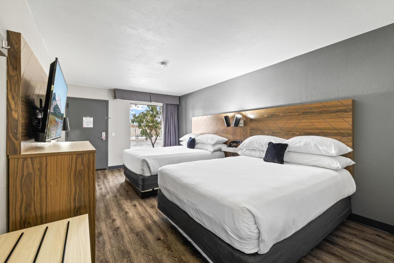 Red Lion Inn & Suites Deschutes River - Бенд Экстерьер фото