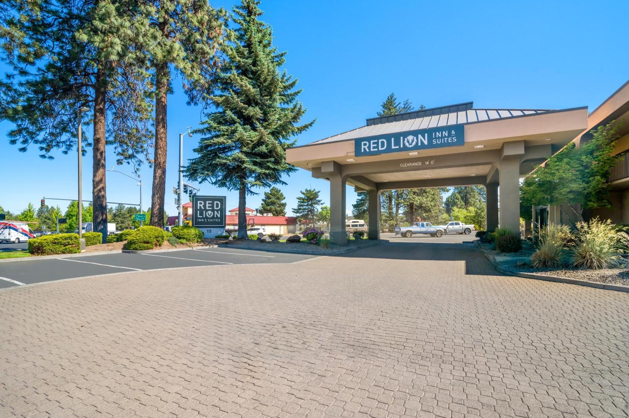 Red Lion Inn & Suites Deschutes River - Бенд Экстерьер фото