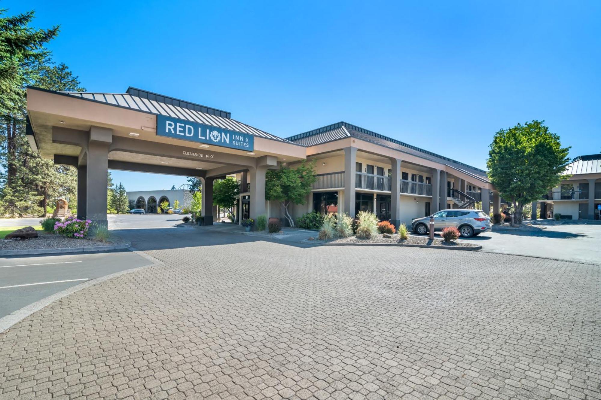 Red Lion Inn & Suites Deschutes River - Бенд Экстерьер фото