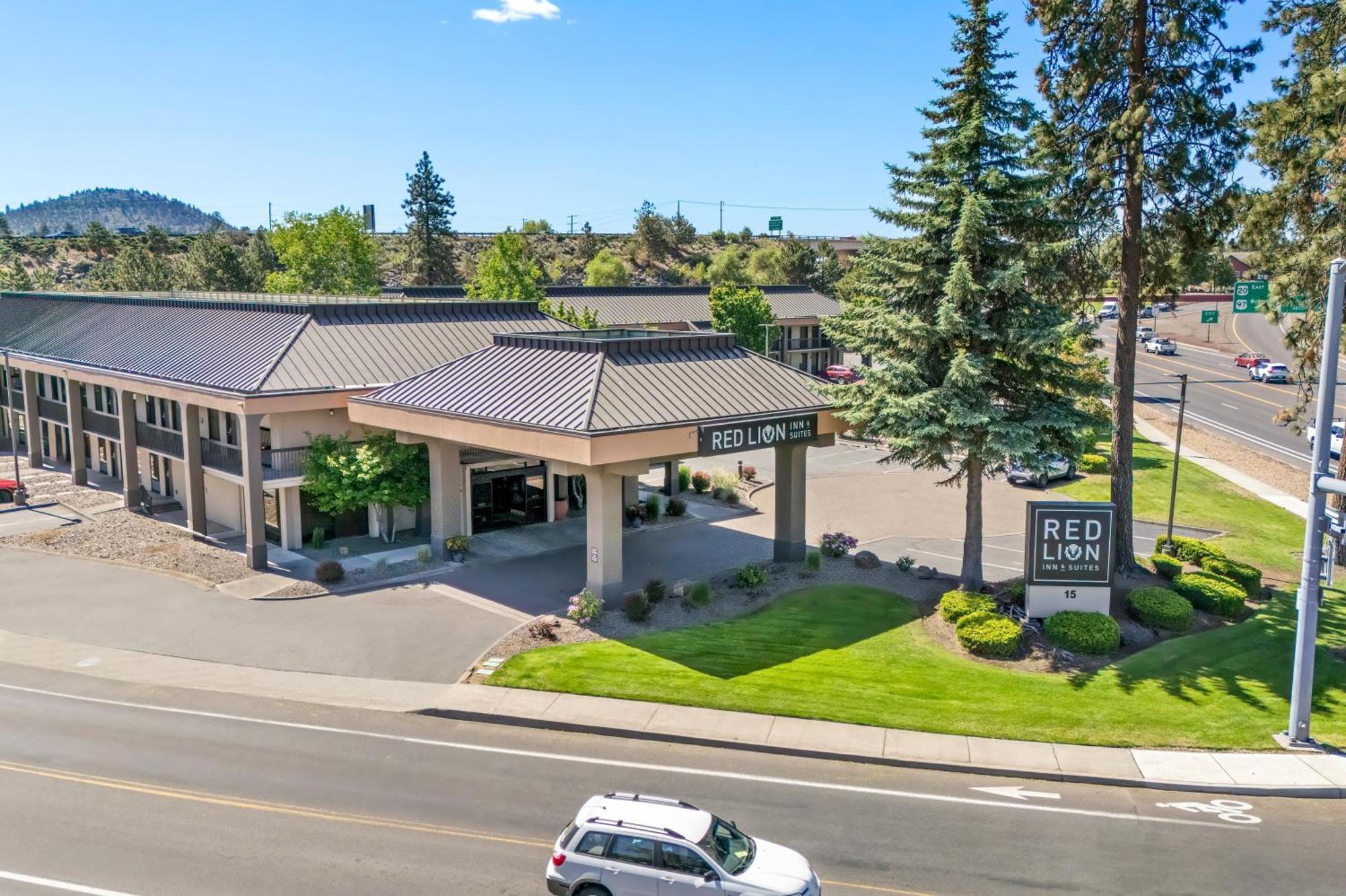 Red Lion Inn & Suites Deschutes River - Бенд Экстерьер фото