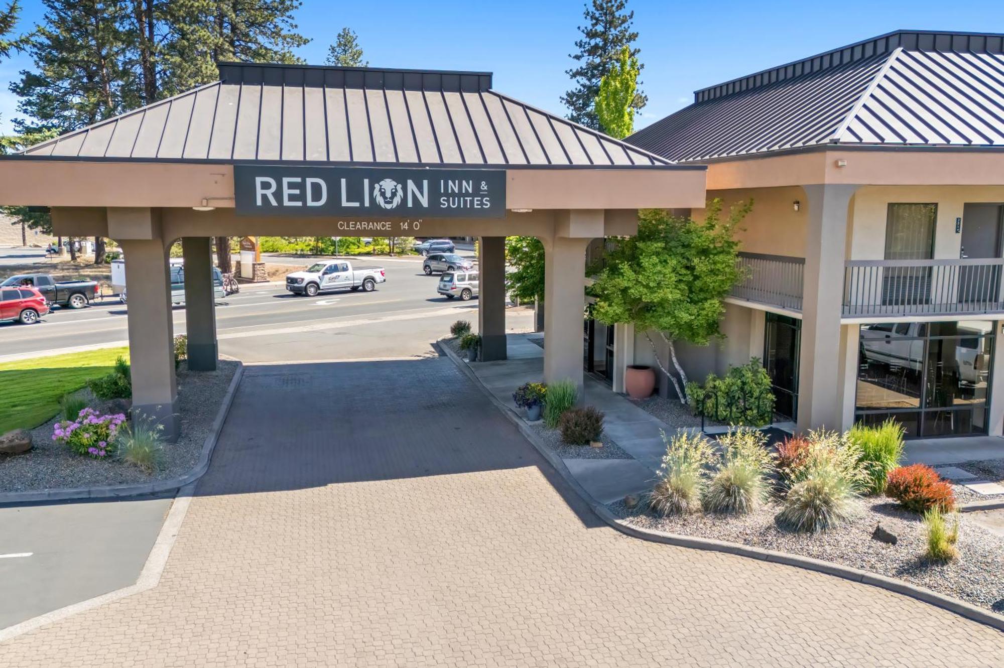 Red Lion Inn & Suites Deschutes River - Бенд Экстерьер фото