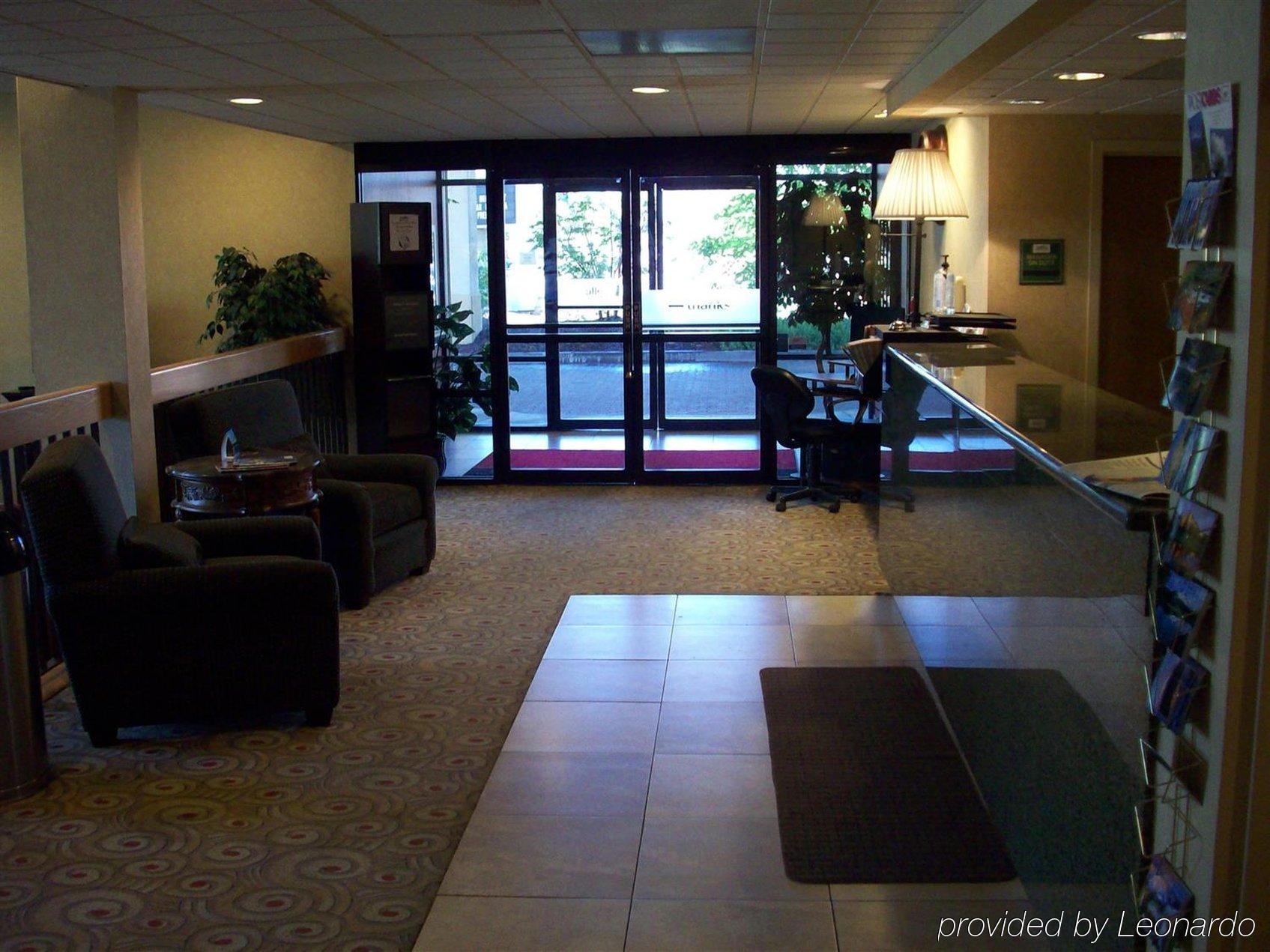 Red Lion Inn & Suites Deschutes River - Бенд Экстерьер фото