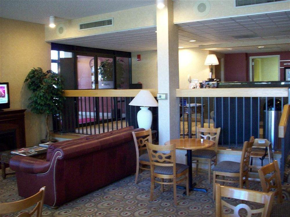 Red Lion Inn & Suites Deschutes River - Бенд Экстерьер фото