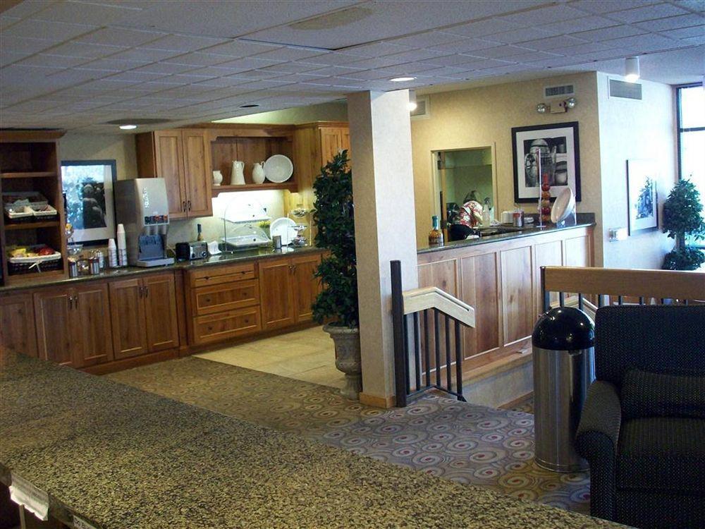 Red Lion Inn & Suites Deschutes River - Бенд Экстерьер фото