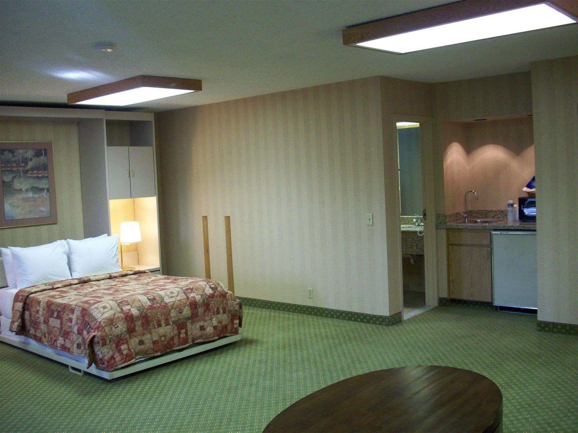 Red Lion Inn & Suites Deschutes River - Бенд Экстерьер фото