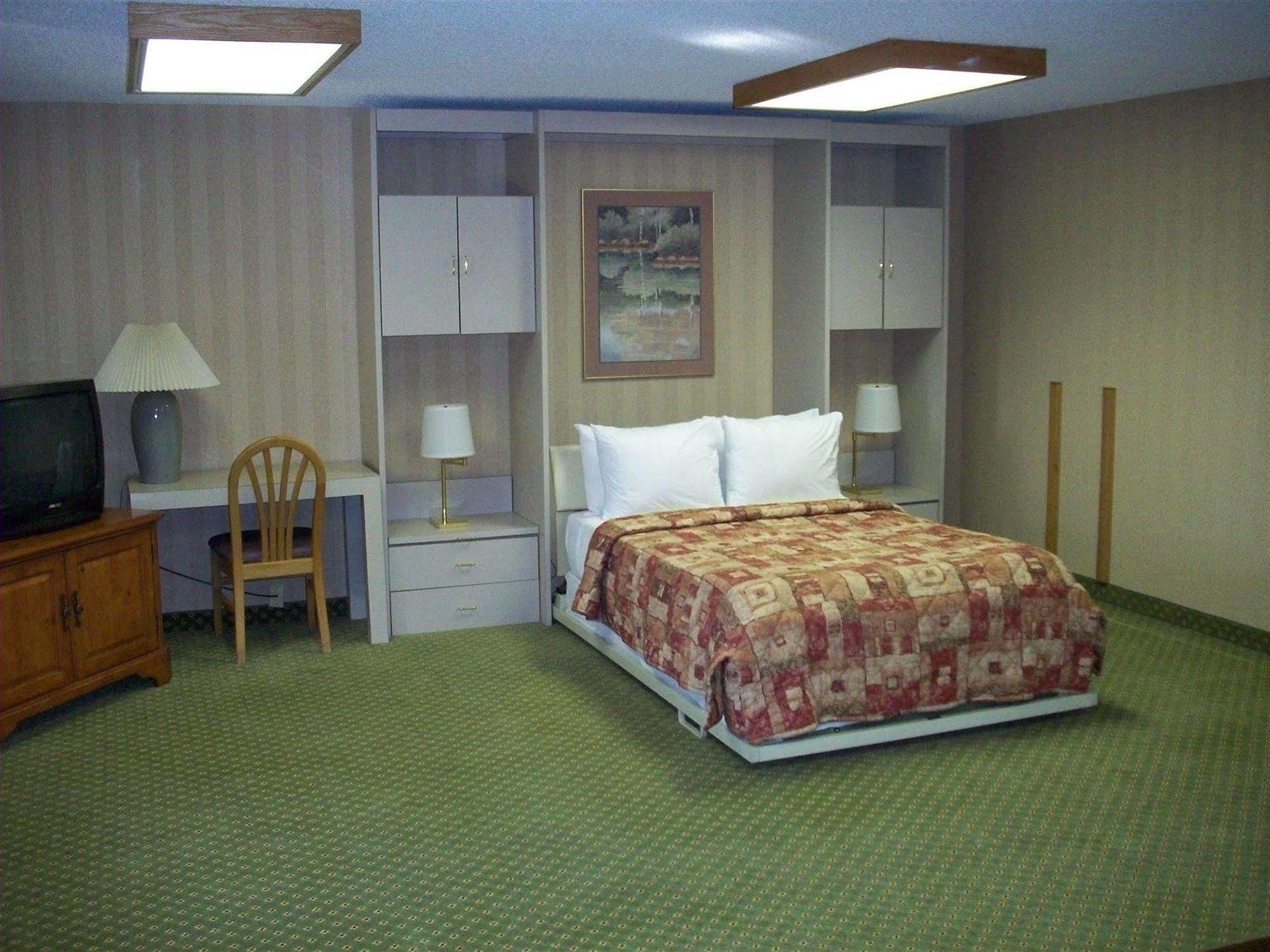 Red Lion Inn & Suites Deschutes River - Бенд Экстерьер фото