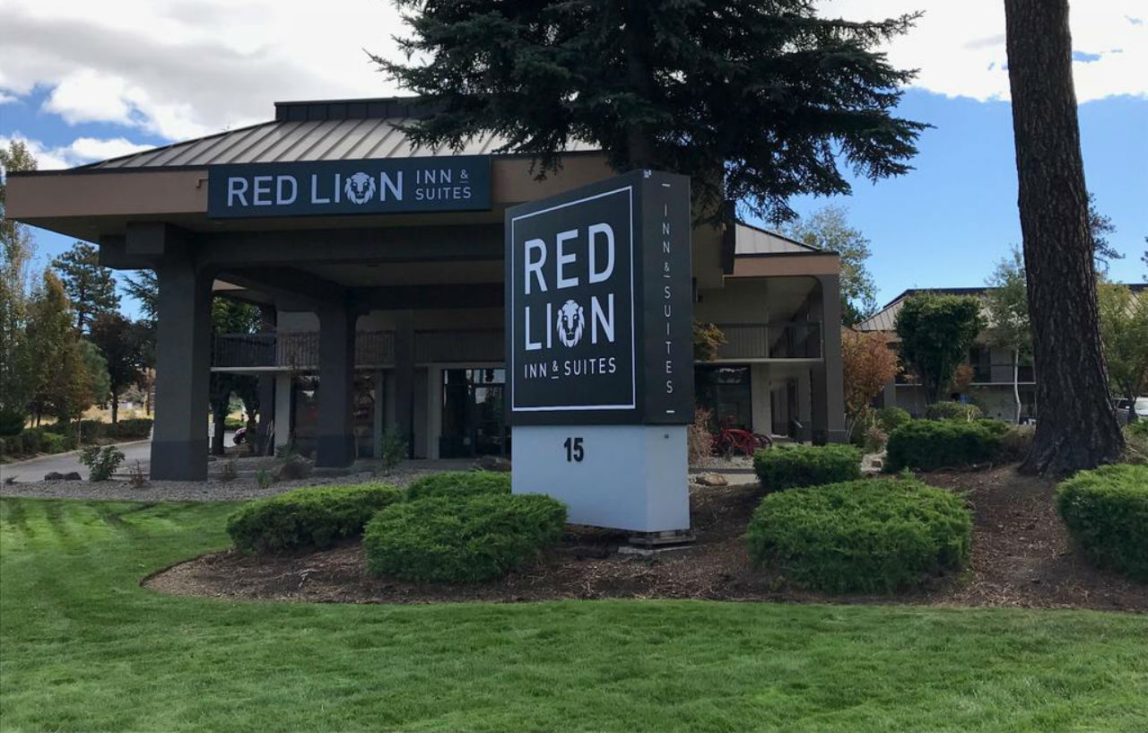 Red Lion Inn & Suites Deschutes River - Бенд Экстерьер фото